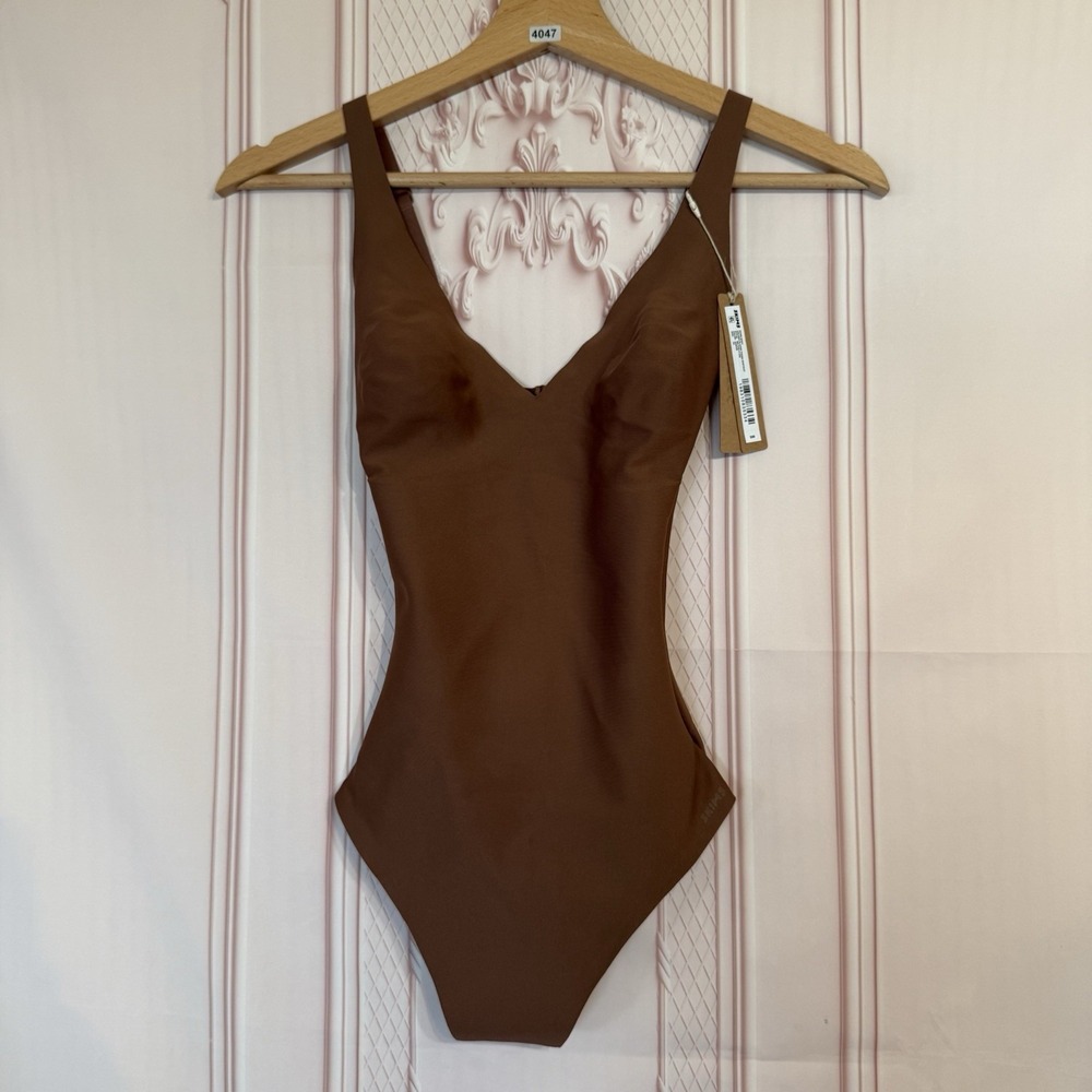 NWT SKIMS CS BODY UNLINED PLUNGE THONG BODYSUIT Jasper Brown SIZE XS $88
